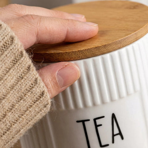 طقم علب تخزين سيراميك مضلع مع حامل خشب طبيعي (3 قطع)