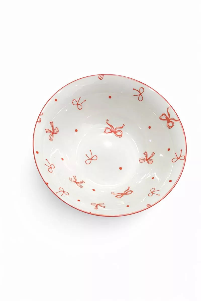 بولة سيراميك بنقشة فيونكة من زاوية جانبية – Side angle view of ceramic bowl with bow pattern
