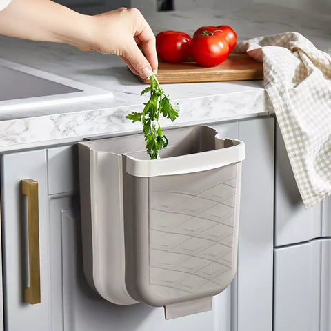 سلة قمامة مطبخ قابلة للطي في وضع الاستخدام – Opened collapsible kitchen waste bin