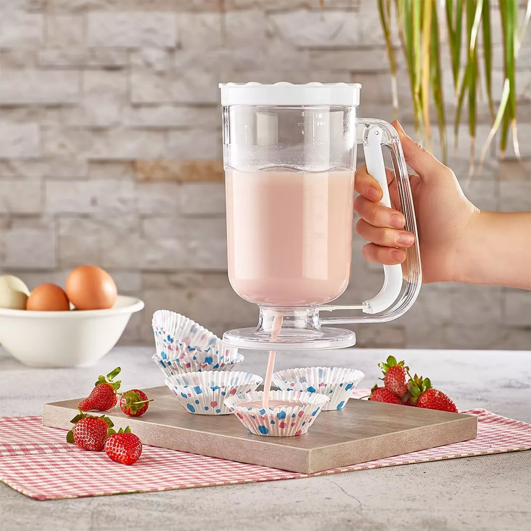 استخدام موزع عجين البان كيك لتحضير بان كيك متساوي – Pancake batter dispenser in use