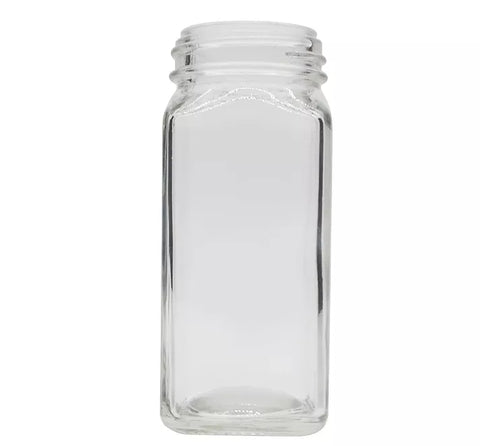 طقم الملاحات الزجاجي مع أدوات المطبخ الأخرى – Salt & Pepper Shakers in Kitchen – تصميم أنيق وعصري