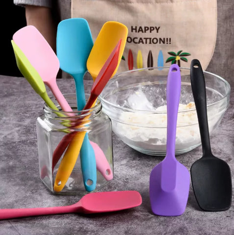ملعقة مرنة مثالية للتحريك والتقديم – Flexible Silicone Spoon for Stirring and Serving