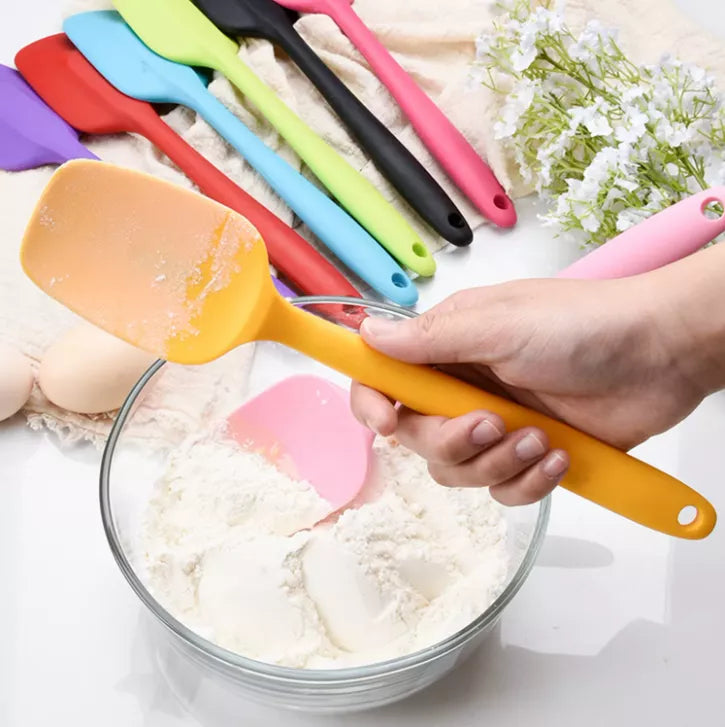 ملعقة سيليكون عملية بتصميم أنيق – Practical & Elegant Silicone Spoon