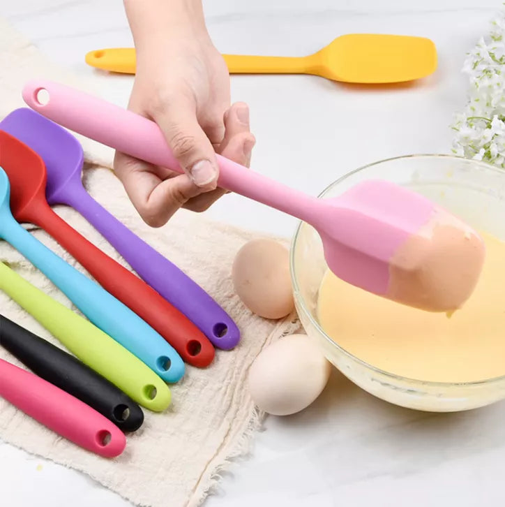ملعقة مقاومة للحرارة مناسبة للطهي اليومي – Heatproof Silicone Spoon for Everyday Cooking