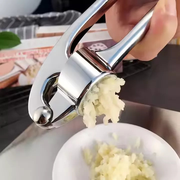هراسة ثوم لتسهيل إعداد الطعام بسرعة – Garlic Presser for Quick Food Preparation