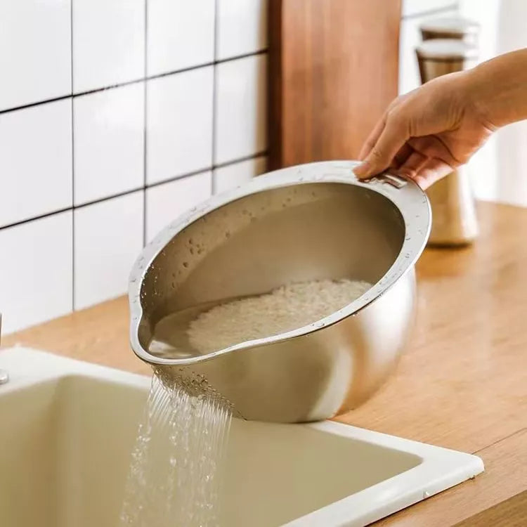 بُولة غسيل ستانلس مع مكرونة أو بقوليات – Stainless Washing Bowl with Pasta or Beans – مثالية للتصفية السريعة