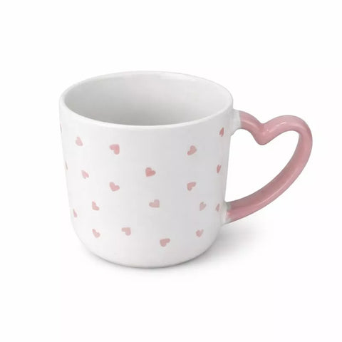 مج سيراميك أبيض بنقشة قلوب ومقبض قلب وردي – White ceramic mug with pink heart-shaped handle and heart pattern by ILVIA